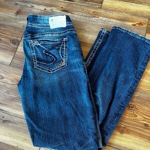 Silver Jeans Women's 29 x 30 Suki Fluid Denim Mid Straight Distressed Runs Large